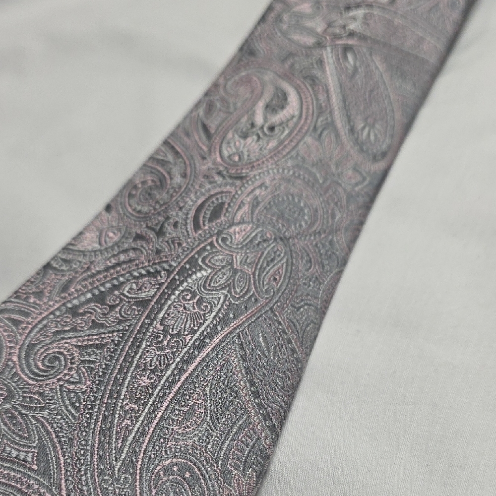 Elegant Paisley Tie